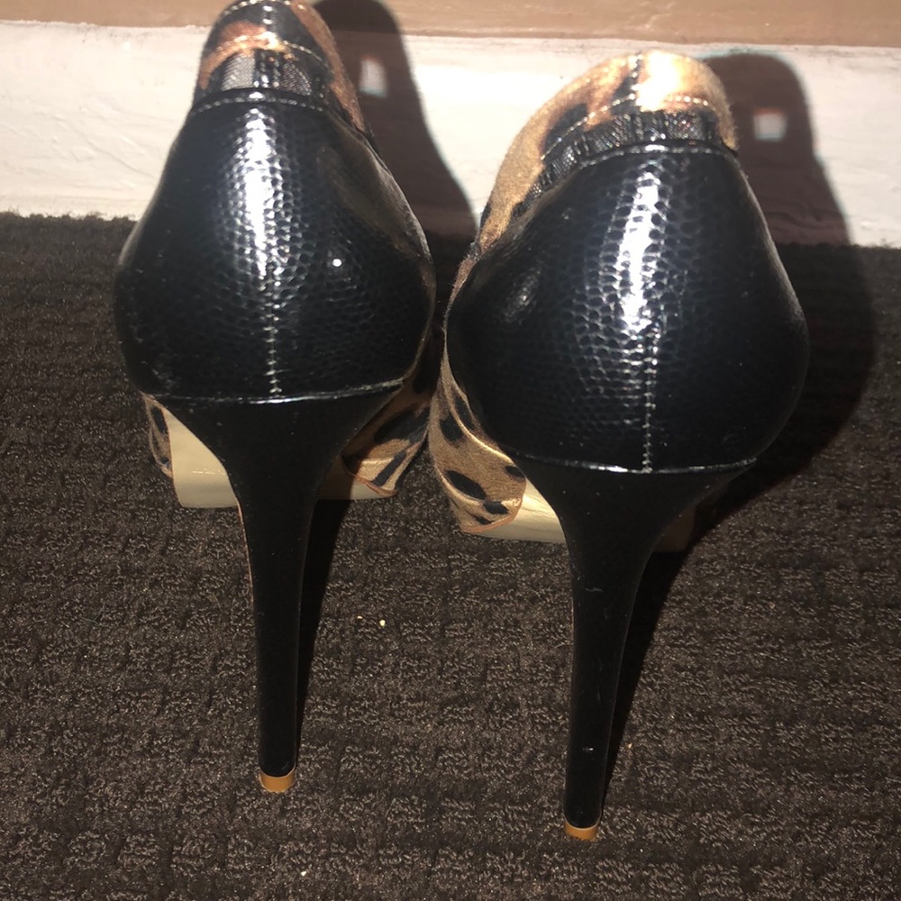 Colin Stuart Leopard Heels - Picture 4 of 7